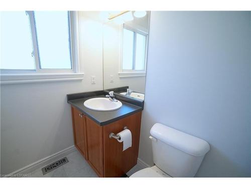 649 Inverness Avenue, London, ON - Indoor Photo Showing Bathroom