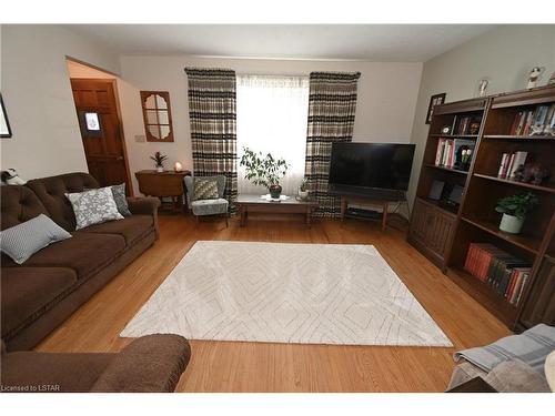 222 Inkerman Street, St. Thomas, ON - Indoor Photo Showing Living Room