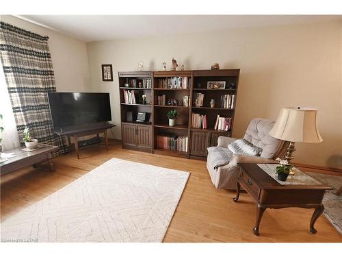 222 Inkerman Street, St. Thomas, ON - Indoor Photo Showing Living Room