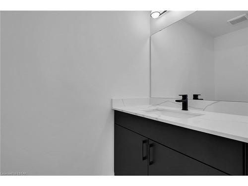 133-3900 Savoy Street Street, London, ON - Indoor Photo Showing Bathroom