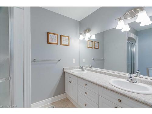 297 Thorn Drive, Strathroy, ON - Indoor Photo Showing Bathroom