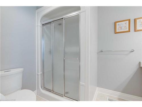 297 Thorn Drive, Strathroy, ON - Indoor Photo Showing Bathroom