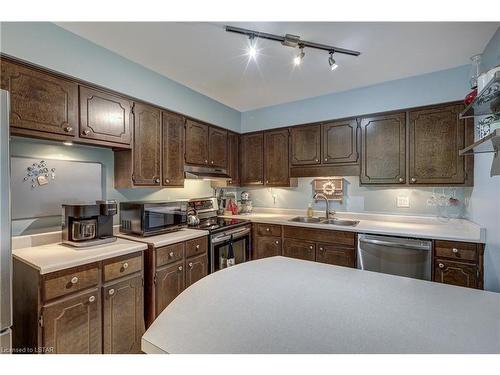 164 Park Street, Strathroy, ON - Indoor Photo Showing Kitchen With Double Sink