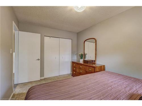 164 Park Street, Strathroy, ON - Indoor Photo Showing Bedroom