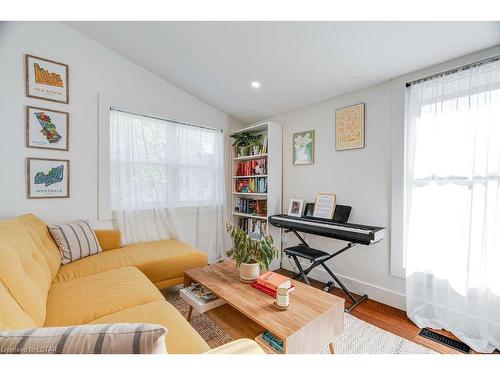 215 Cathcart Street, London, ON - Indoor Photo Showing Living Room