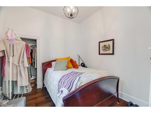 215 Cathcart Street, London, ON - Indoor Photo Showing Bedroom