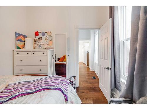 215 Cathcart Street, London, ON - Indoor Photo Showing Bedroom
