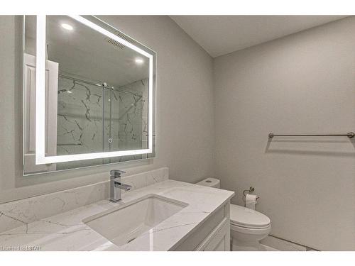 30-70 Sunnyside Drive, London, ON - Indoor Photo Showing Bathroom