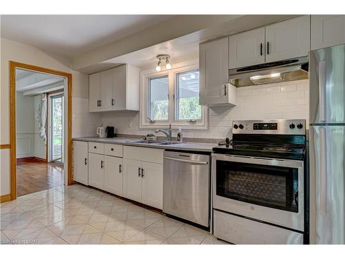28 Redford Road, London, ON - Indoor Photo Showing Kitchen With Double Sink