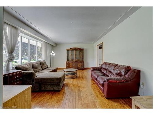 28 Redford Road, London, ON - Indoor Photo Showing Living Room