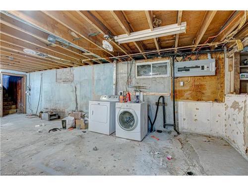 28 Redford Road, London, ON - Indoor Photo Showing Laundry Room