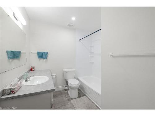 8-770 Fanshawe Park Road, London, ON - Indoor Photo Showing Bathroom