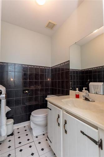 100-700 Osgoode Drive, London, ON - Indoor Photo Showing Bathroom