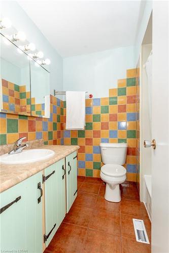 100-700 Osgoode Drive, London, ON - Indoor Photo Showing Bathroom