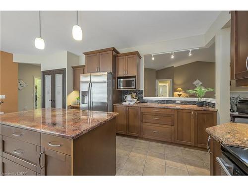 2137 Jack Nash Drive, London, ON - Indoor Photo Showing Kitchen With Upgraded Kitchen