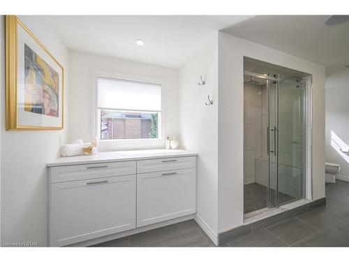 19 Scarlett Avenue, London, ON - Indoor Photo Showing Bathroom