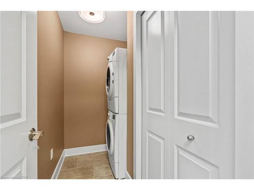 102-340 Sugarcreek Trail, London, ON - Indoor Photo Showing Laundry Room