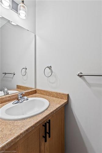 43-2145 North Routledge Park, London, ON - Indoor Photo Showing Bathroom