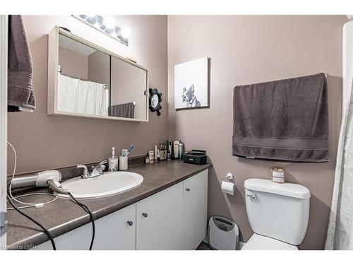 71 Stanley Street, London, ON - Indoor Photo Showing Bathroom