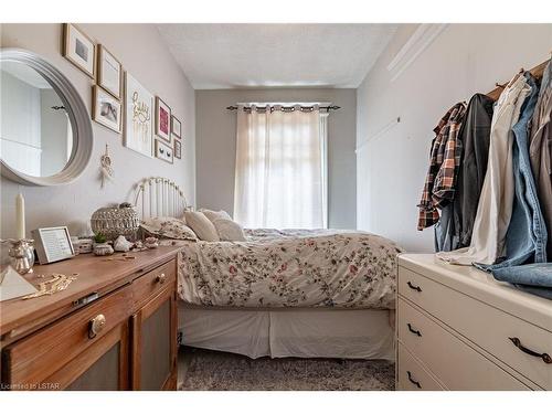 71 Stanley Street, London, ON - Indoor Photo Showing Bedroom