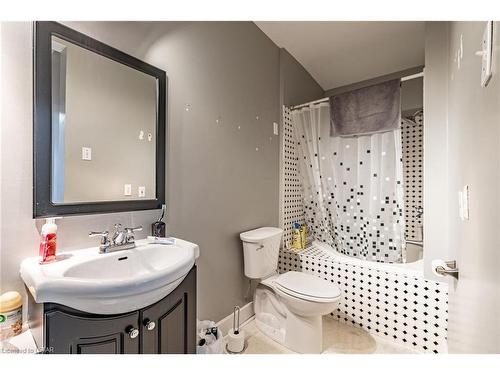 71 Stanley Street, London, ON - Indoor Photo Showing Bathroom