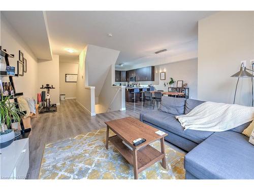 926 Battery Park, London, ON - Indoor Photo Showing Living Room