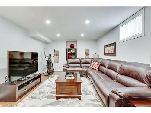 1182 Smither Road, London, ON - Indoor Photo Showing Living Room