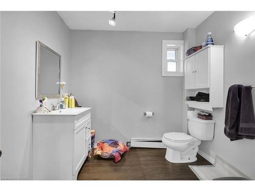 465 Second Street, London, ON - Indoor Photo Showing Bathroom