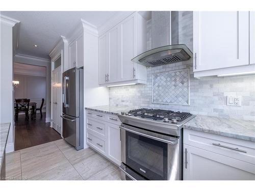1517 Sandpiper Drive, London, ON - Indoor Photo Showing Kitchen With Upgraded Kitchen