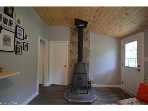 6208 London Road, Kettle Point, ON - Indoor Photo Showing Other Room