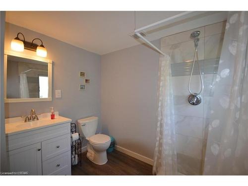 6208 London Road, Kettle Point, ON - Indoor Photo Showing Bathroom