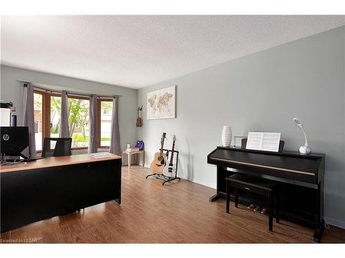 39 Golfdale Crescent, London, ON - Indoor Photo Showing Other Room