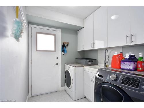 39 Golfdale Crescent, London, ON - Indoor Photo Showing Laundry Room
