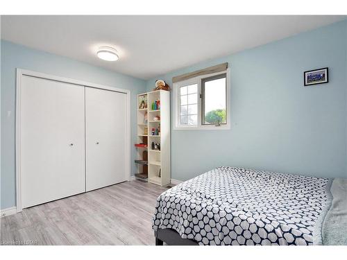 39 Golfdale Crescent, London, ON - Indoor Photo Showing Bedroom