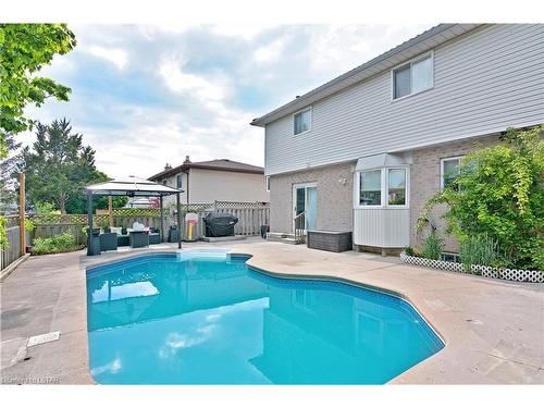 39 Golfdale Crescent, London, ON - Outdoor With In Ground Pool With Exterior