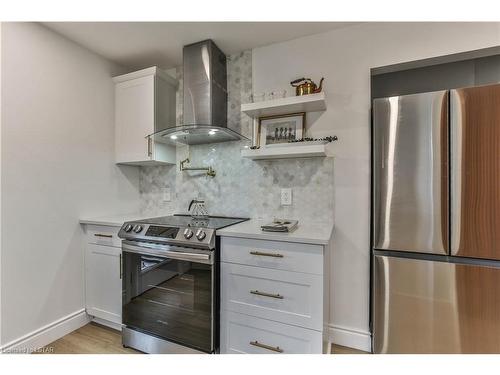 84 High Street, London, ON - Indoor Photo Showing Kitchen With Upgraded Kitchen