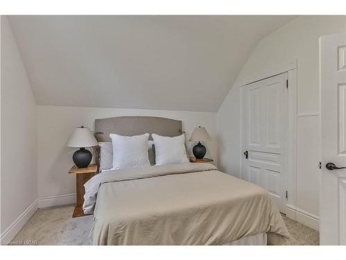 84 High Street, London, ON - Indoor Photo Showing Bedroom