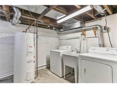 84 High Street, London, ON - Indoor Photo Showing Laundry Room
