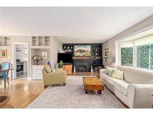 514 Upper Queen Street, London, ON - Indoor Photo Showing Living Room With Fireplace