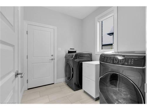 1816 Ballymote Avenue, London, ON - Indoor Photo Showing Laundry Room