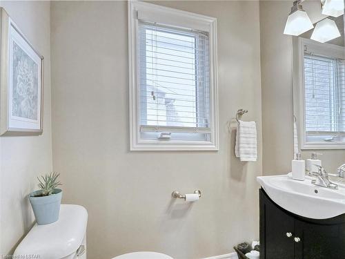 1516 Coronation Drive, London, ON - Indoor Photo Showing Bathroom