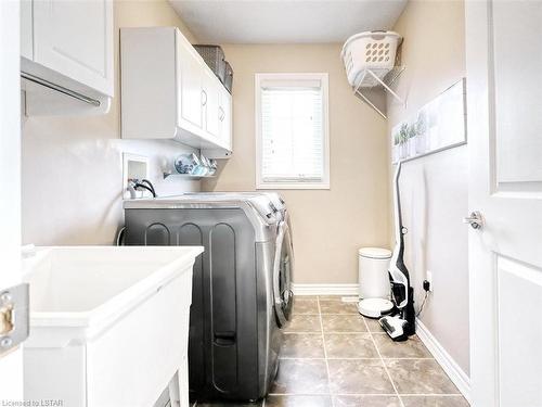 1516 Coronation Drive, London, ON - Indoor Photo Showing Laundry Room