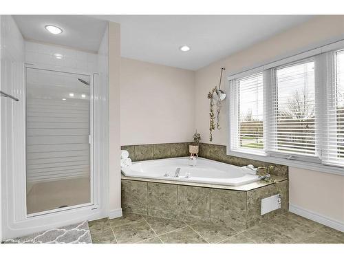 58 Dissing Crescent, London, ON - Indoor Photo Showing Bathroom
