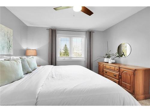 58 Dissing Crescent, London, ON - Indoor Photo Showing Bedroom