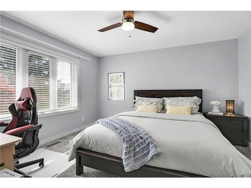 58 Dissing Crescent, London, ON - Indoor Photo Showing Bedroom