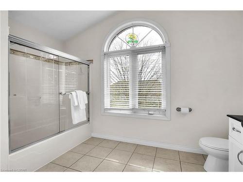 58 Dissing Crescent, London, ON - Indoor Photo Showing Bathroom