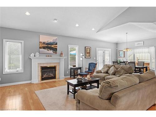 10 Hillview Drive, Mossley, ON - Indoor Photo Showing Living Room With Fireplace