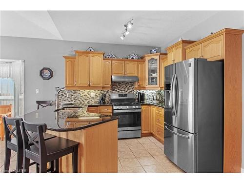 10 Hillview Drive, Mossley, ON - Indoor Photo Showing Kitchen