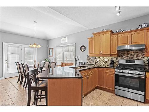 10 Hillview Drive, Mossley, ON - Indoor Photo Showing Kitchen