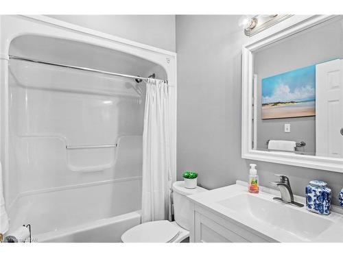 10 Hillview Drive, Mossley, ON - Indoor Photo Showing Bathroom